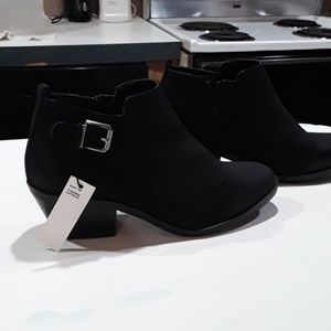 Sonoma booties, black, size 9 med